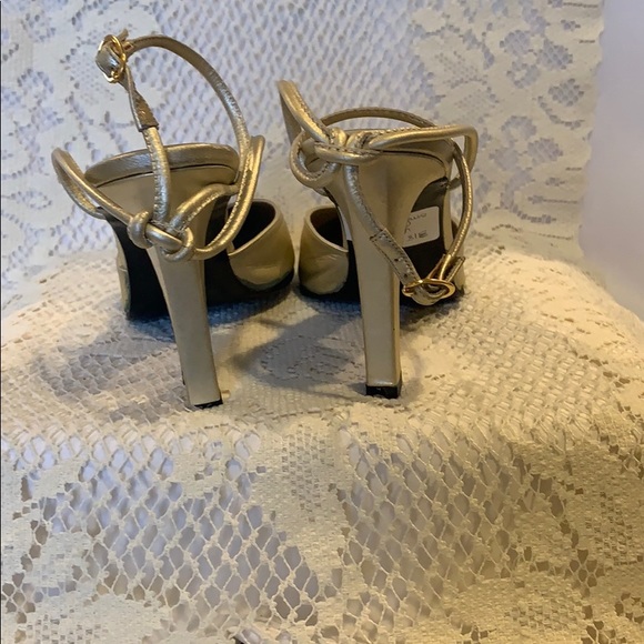 Yves Saint Laurent gold strap pump - Picture 4 of 5